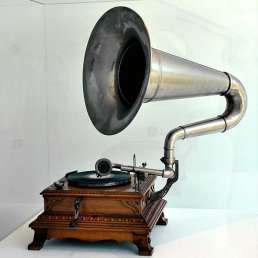 Geschichte der Musikproduktion - Bild eines Grammophones
